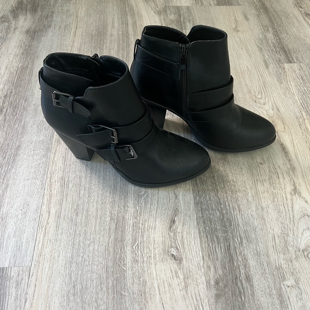 Forever Womens Black Fashion Chunky Heel Size 8.5 - Picture 2 of 3